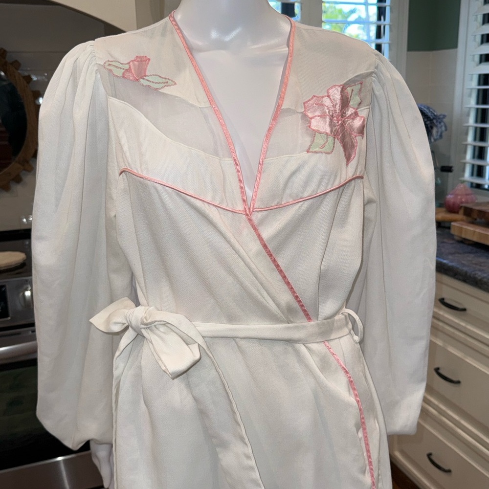 Vintage Oscar de la Renta Old Hollywood Glamour Robe with Pink Rose Trim Small